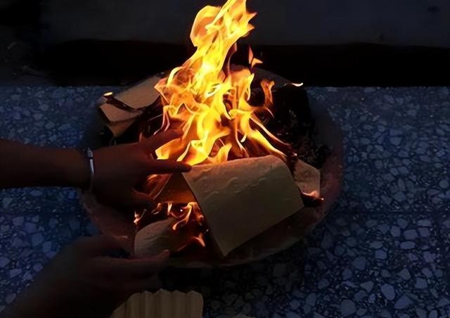 黑夜烧纸视频播放下载(黑夜烧纸视频播放下载免费)